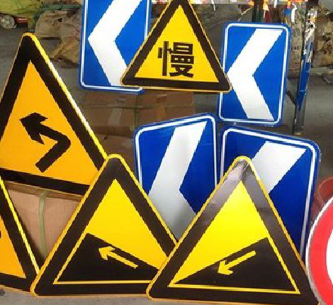 成都标识标牌中颜色的确定是很重要的。